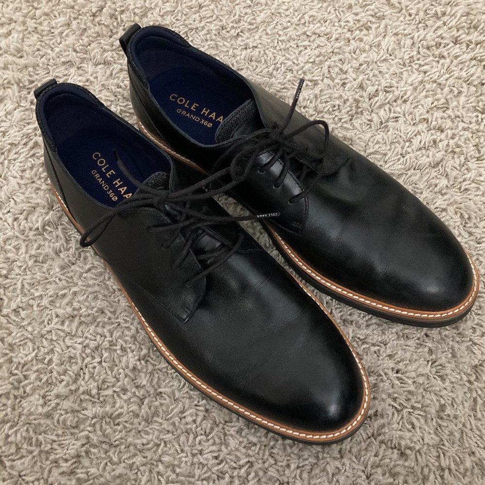 Black Cole Haan leather oxford with brown accent